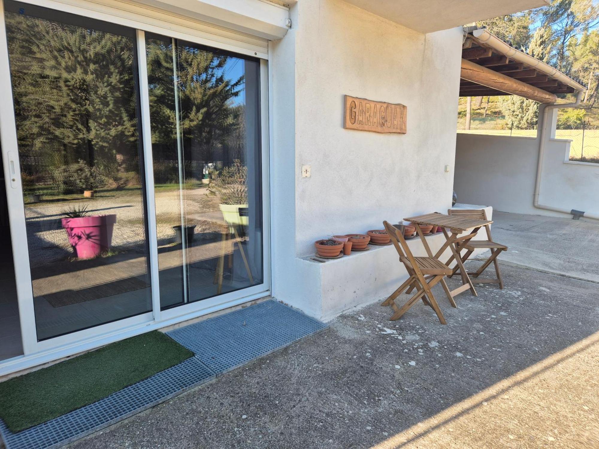Location Venelles Villa Bagian luar foto