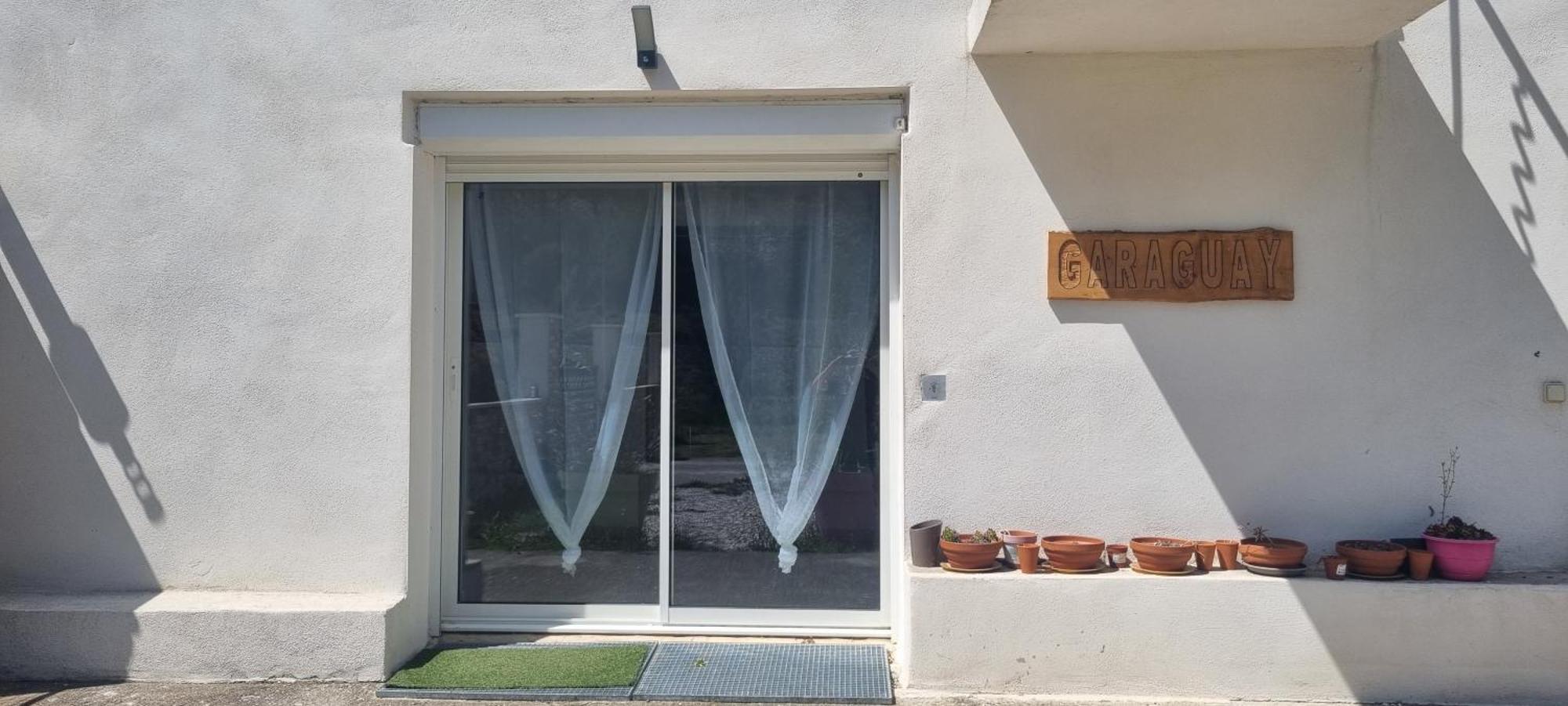 Location Venelles Villa Bagian luar foto